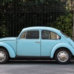 Hellblauer VW Käfer